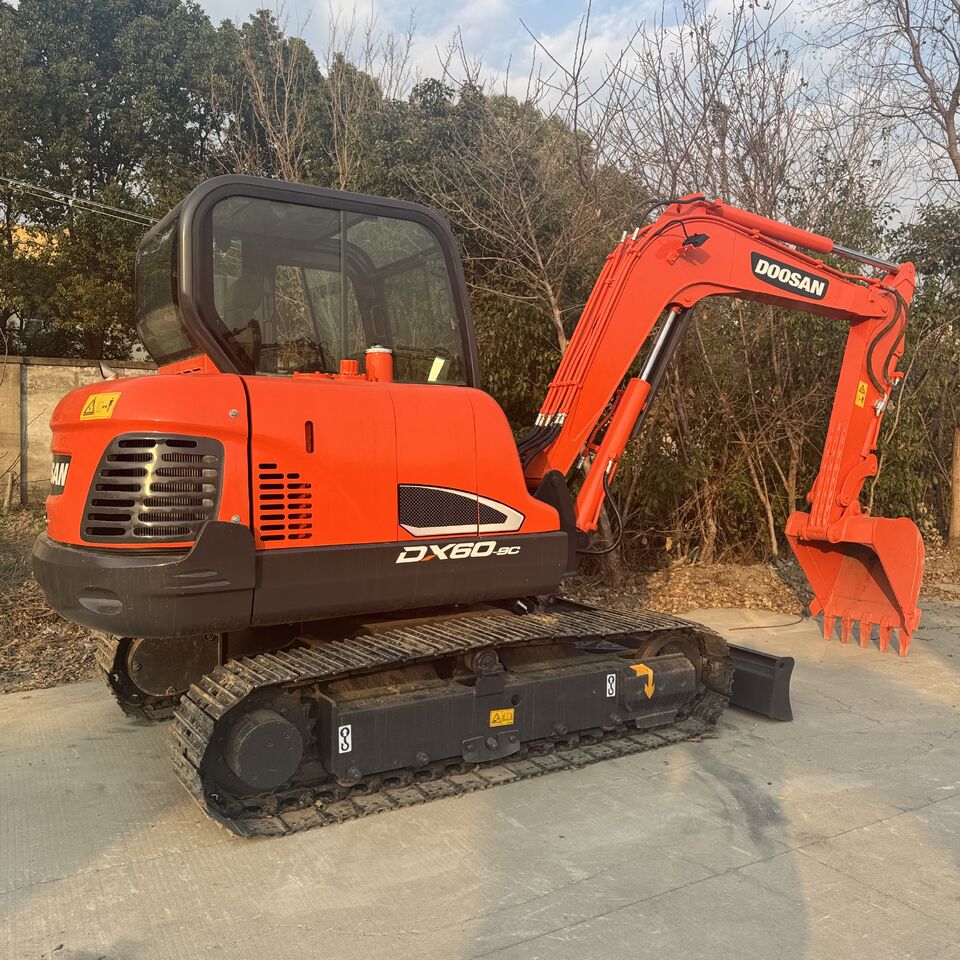 DOOSAN DX60 - Мини-экскаватор: фото 1 DOOSAN DX60 - Мини-экскаватор: фото 1