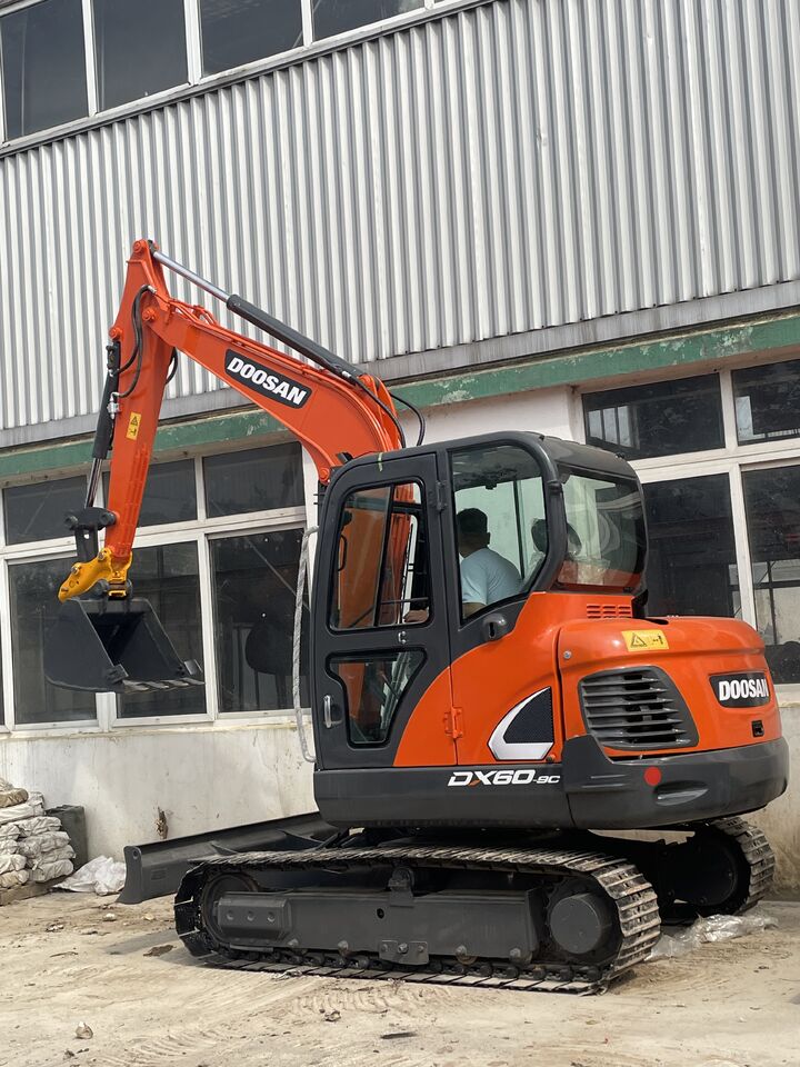 DOOSAN DX60 - Мини-экскаватор: фото 1 DOOSAN DX60 - Мини-экскаватор: фото 1