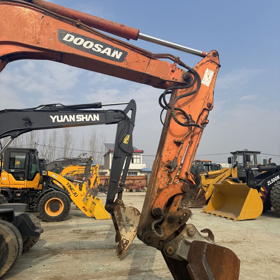 DOOSAN DX60W - Колёсный экскаватор: фото 3 DOOSAN DX60W - Колёсный экскаватор: фото 3