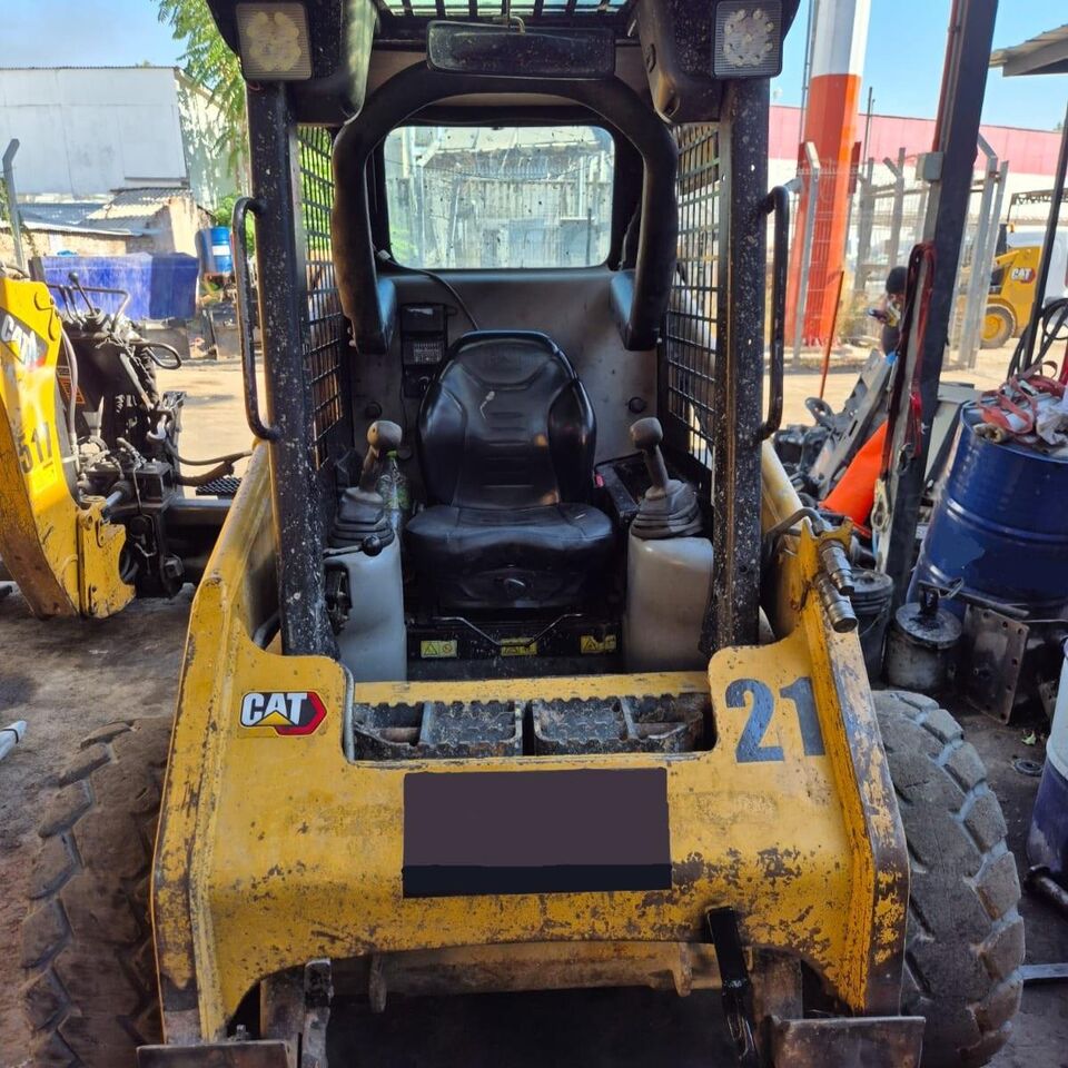 MINICARGADOR CATERPILLAR226B3 - Мини-погрузчик с бортовым поворотом: фото 2 MINICARGADOR CATERPILLAR226B3 - Мини-погрузчик с бортовым поворотом: фото 2