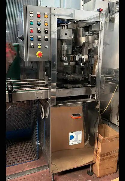 Used Capping Machine DAL TOSO T1DX 2000 bph - Упаковочное оборудование: фото 1 Used Capping Machine DAL TOSO T1DX 2000 bph - Упаковочное оборудование: фото 1