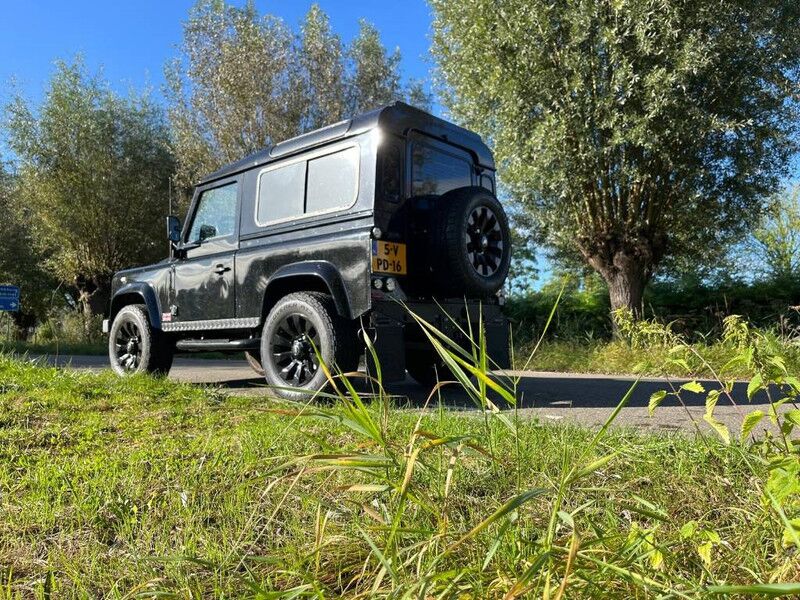 Land Rover Defender X tech with black pack - Легковой автомобиль: фото 2 Land Rover Defender X tech with black pack - Легковой автомобиль: фото 2