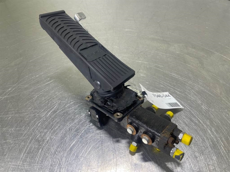 Mecalac 12MTX-5360657-Brake valve/Bremsventile/Remventiel - Гидравлика для Строительной техники: фото 1 Mecalac 12MTX-5360657-Brake valve/Bremsventile/Remventiel - Гидравлика для Строительной техники: фото 1