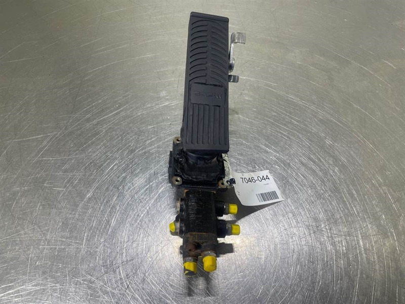 Mecalac 12MTX-5360657-Brake valve/Bremsventile/Remventiel - Гидравлика для Строительной техники: фото 2 Mecalac 12MTX-5360657-Brake valve/Bremsventile/Remventiel - Гидравлика для Строительной техники: фото 2