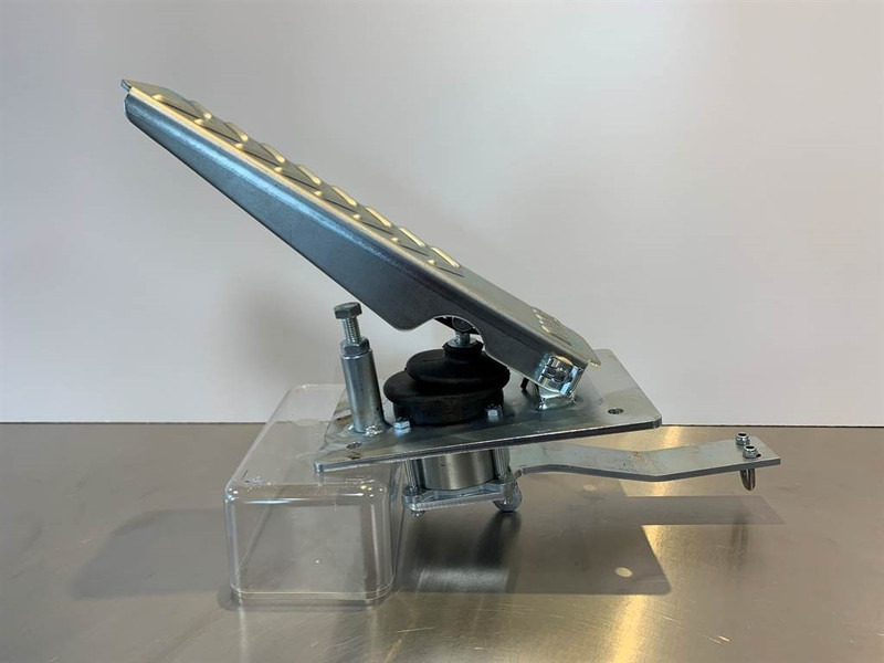 Terex TL/SKL/SKS-5692609966-Gas pedal - Кабина и интерьер для Строительной техники: фото 2 Terex TL/SKL/SKS-5692609966-Gas pedal - Кабина и интерьер для Строительной техники: фото 2