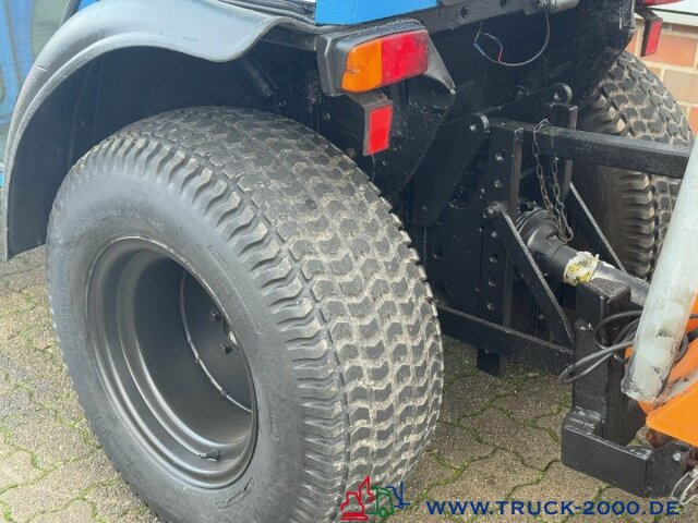 Iseki 2120 Winterdienst Besen + Streuer 2 Zapfwellen - Коммунальный трактор: фото 5 Iseki 2120 Winterdienst Besen + Streuer 2 Zapfwellen - Коммунальный трактор: фото 5