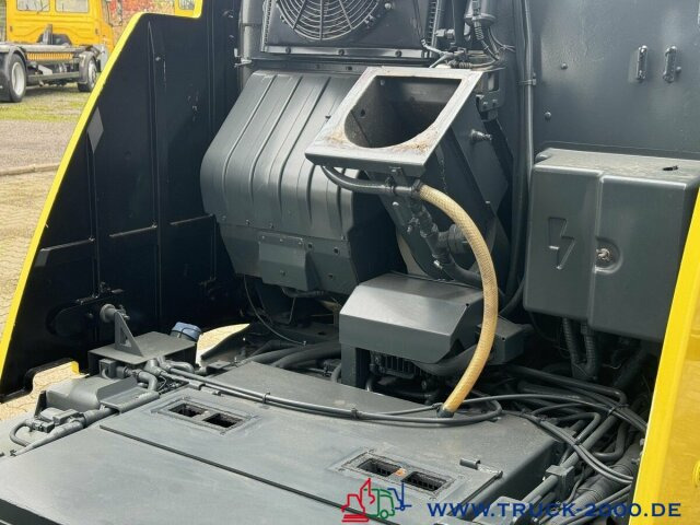 Johnston Bucher Sweeper CX 201 Kehren + Sprühen Klima - Подметально-уборочная машина: фото 5 Johnston Bucher Sweeper CX 201 Kehren + Sprühen Klima - Подметально-уборочная машина: фото 5