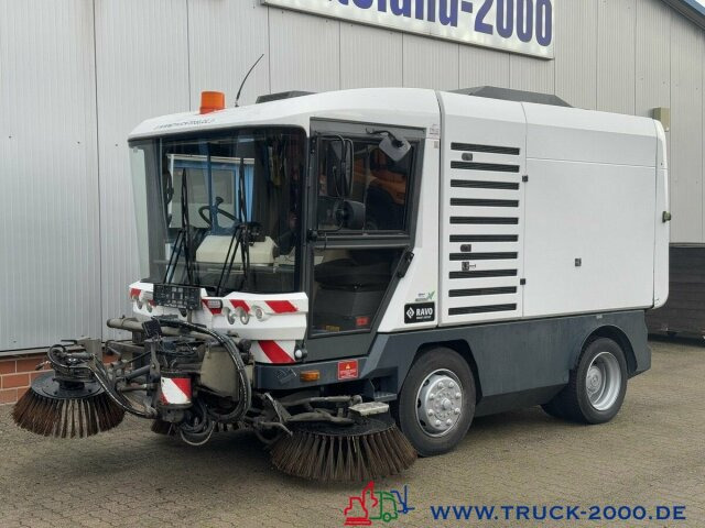 Ravo 540 3 Besensystem Sweeper + Sprühen 50 Km/h - Подметально-уборочная машина: фото 1 Ravo 540 3 Besensystem Sweeper + Sprühen 50 Km/h - Подметально-уборочная машина: фото 1