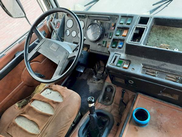 Volvo F 12 6*4 STEEL SUSPENSION - Грузовик-шасси: фото 3 Volvo F 12 6*4 STEEL SUSPENSION - Грузовик-шасси: фото 3