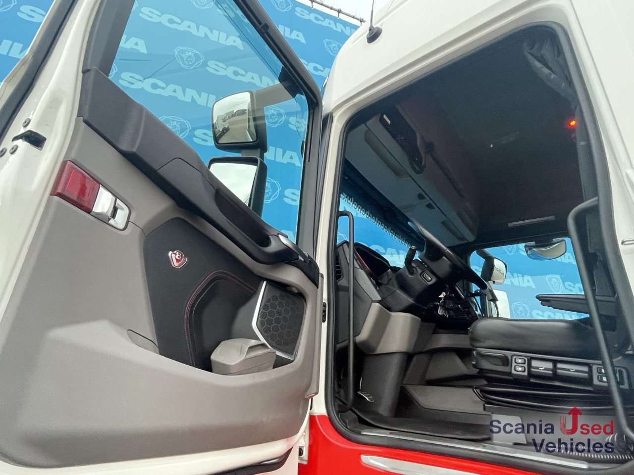 SCANIA R 650 B6x4NB RETARDER V8 WOOD KESLA 2112T CRANE - Лесовоз, Автоманипулятор: фото 3 SCANIA R 650 B6x4NB RETARDER V8 WOOD KESLA 2112T CRANE - Лесовоз, Автоманипулятор: фото 3