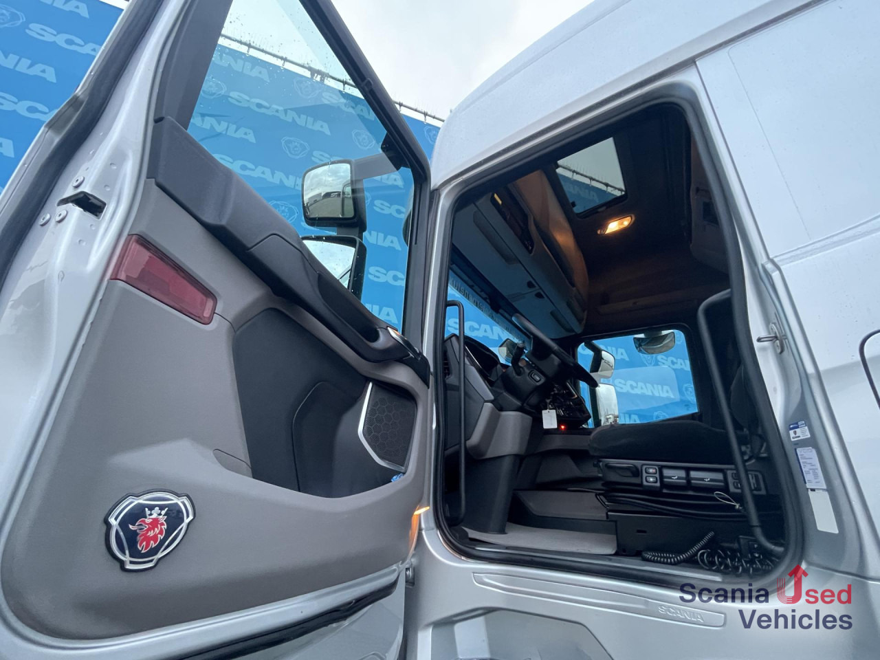 SCANIA R 500 A4x2NB RETARDER FULL AIR P-AIRCO HYDRO 9T - Тягач: фото 4 SCANIA R 500 A4x2NB RETARDER FULL AIR P-AIRCO HYDRO 9T - Тягач: фото 4