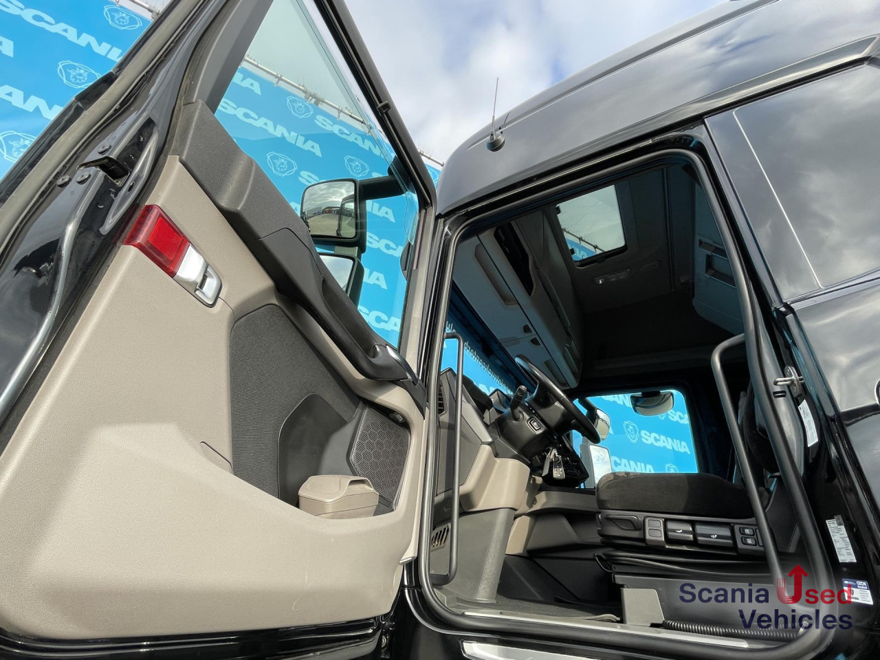 SCANIA S 530 A4x2NA DIFF-L RETARDER PARK AIRCO LED ACC - Тягач: фото 4 SCANIA S 530 A4x2NA DIFF-L RETARDER PARK AIRCO LED ACC - Тягач: фото 4
