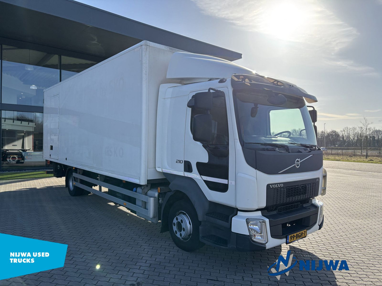 Volvo FL 210 4x2 Laadklep + Zijdeur - Грузовик с закрытым кузовом: фото 2 Volvo FL 210 4x2 Laadklep + Zijdeur - Грузовик с закрытым кузовом: фото 2