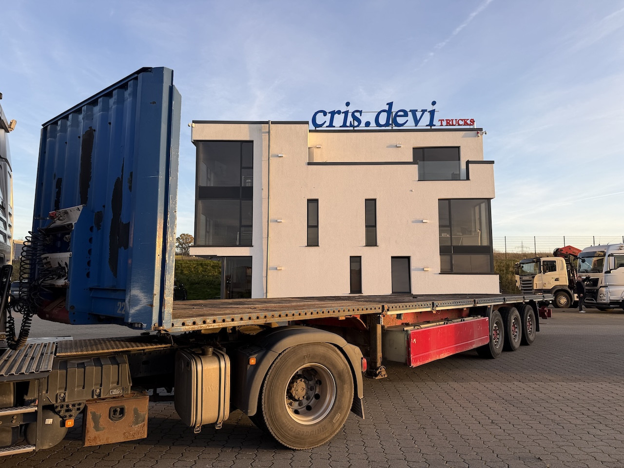 Krone SDP 27 - Полуприцеп бортовой/ Платформа: фото 1 Krone SDP 27 - Полуприцеп бортовой/ Платформа: фото 1