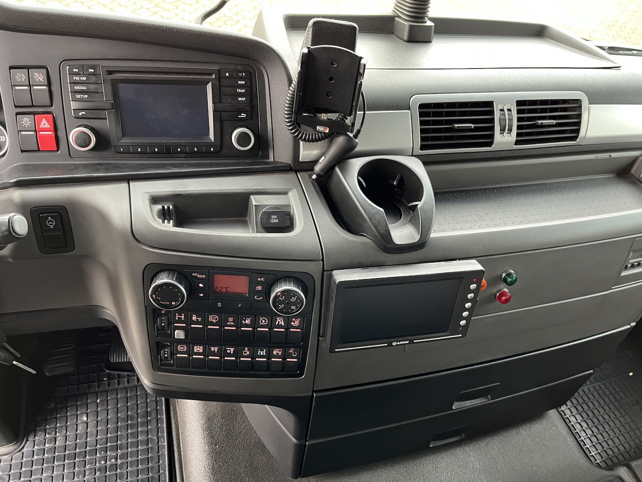MAN TGX 26.480 6x2 Atlas 145.2 Baustoff - Автоманипулятор, Грузовик бортовой/ Платформа: фото 3 MAN TGX 26.480 6x2 Atlas 145.2 Baustoff - Автоманипулятор, Грузовик бортовой/ Платформа: фото 3