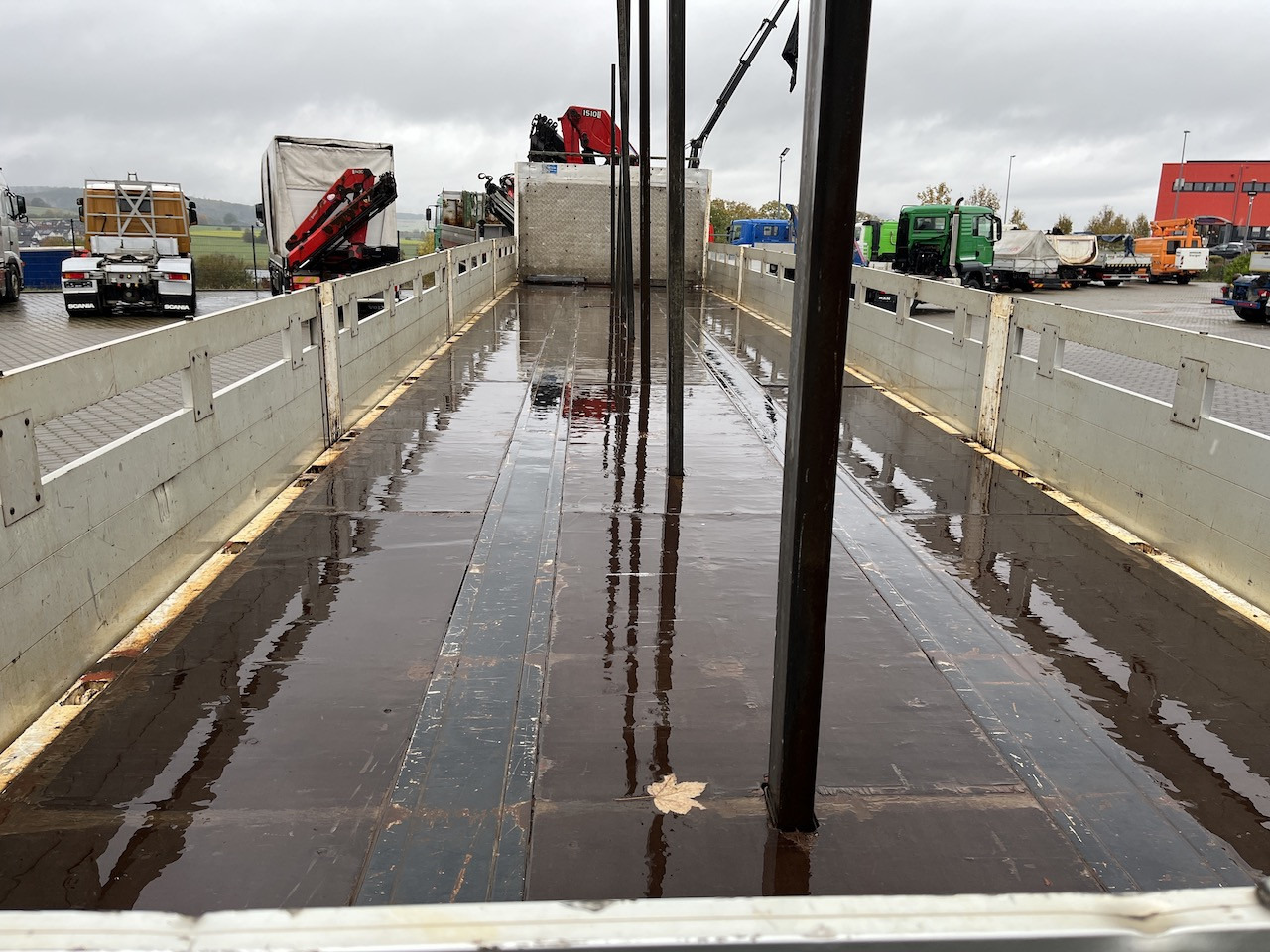 Meusburger MPS-3 Auflieger mit Kran HMF 1510 K-4 Lenkachse - Полуприцеп бортовой/ Платформа: фото 2 Meusburger MPS-3 Auflieger mit Kran HMF 1510 K-4 Lenkachse - Полуприцеп бортовой/ Платформа: фото 2