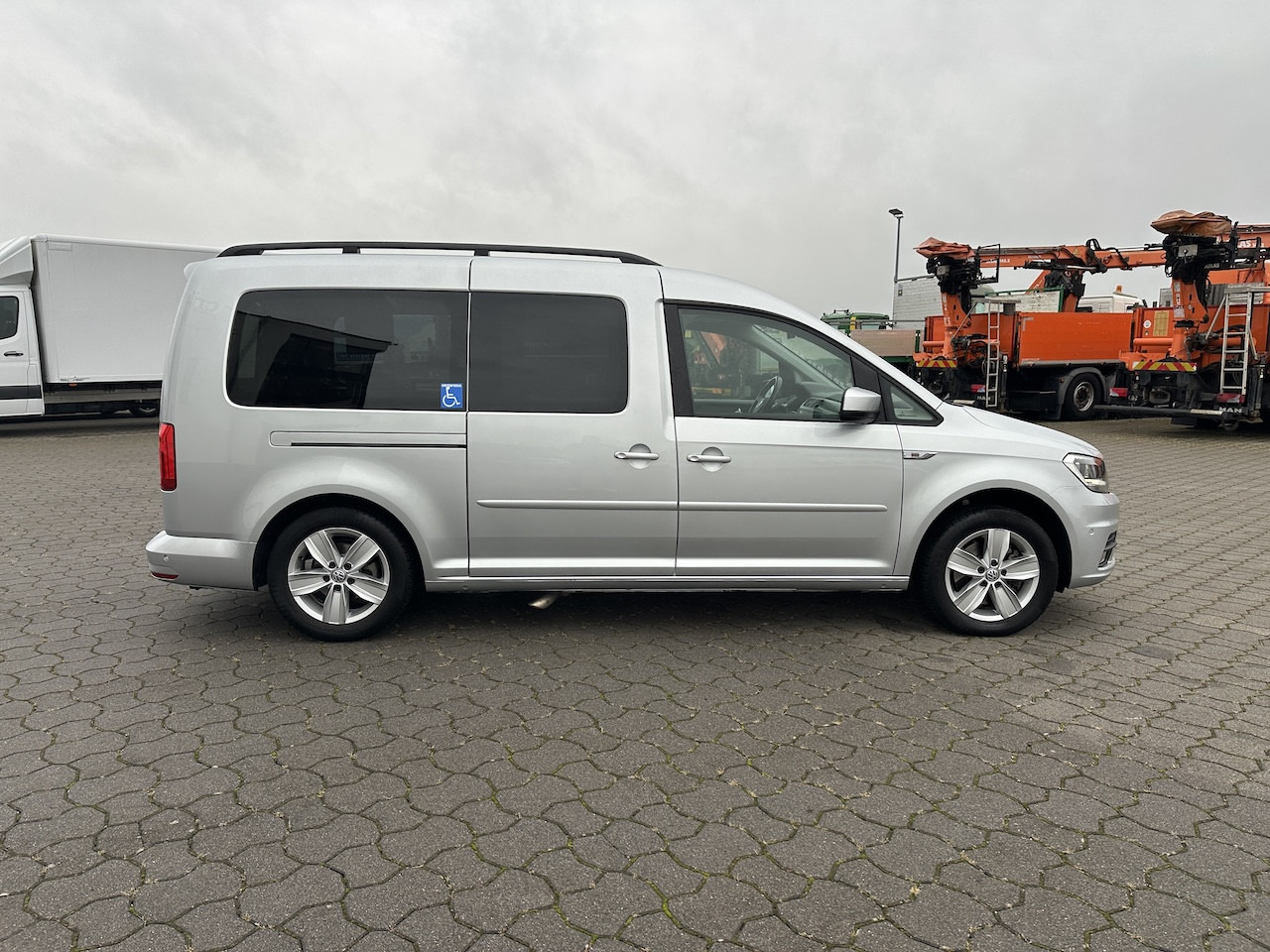 VW Caddy Maxi Paravan Umbau Rollstuhl Heckeinstieg - Грузопассажирский фургон: фото 5 VW Caddy Maxi Paravan Umbau Rollstuhl Heckeinstieg - Грузопассажирский фургон: фото 5