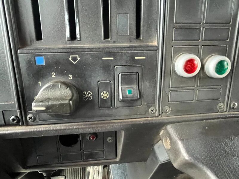 Тягач Scania R142-V8 - Spring/Spring - NO rust - 40.968: фото 10 Тягач Scania R142-V8 - Spring/Spring - NO rust - 40.968: фото 10
