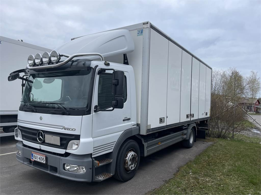 Mercedes-Benz ATEGO 1524L/42 - Грузовик с закрытым кузовом: фото 1 Mercedes-Benz ATEGO 1524L/42 - Грузовик с закрытым кузовом: фото 1