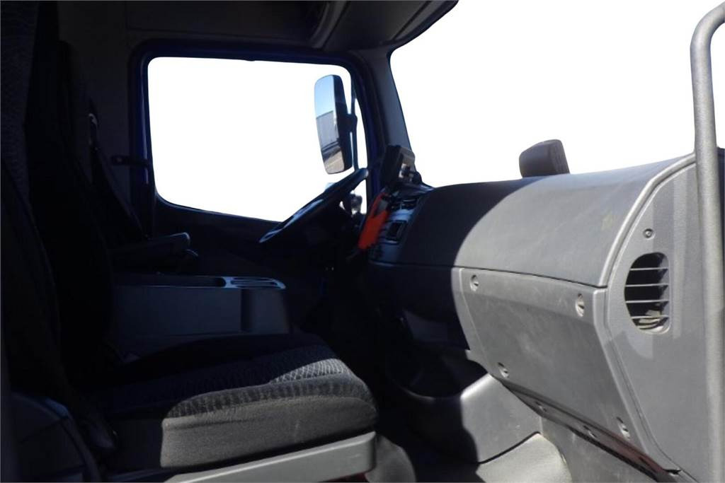 Фото интерьера 1: Грузовик с закрытым кузовом Mercedes-Benz Atego 1323L 4x2 NEK KSA 7,6m