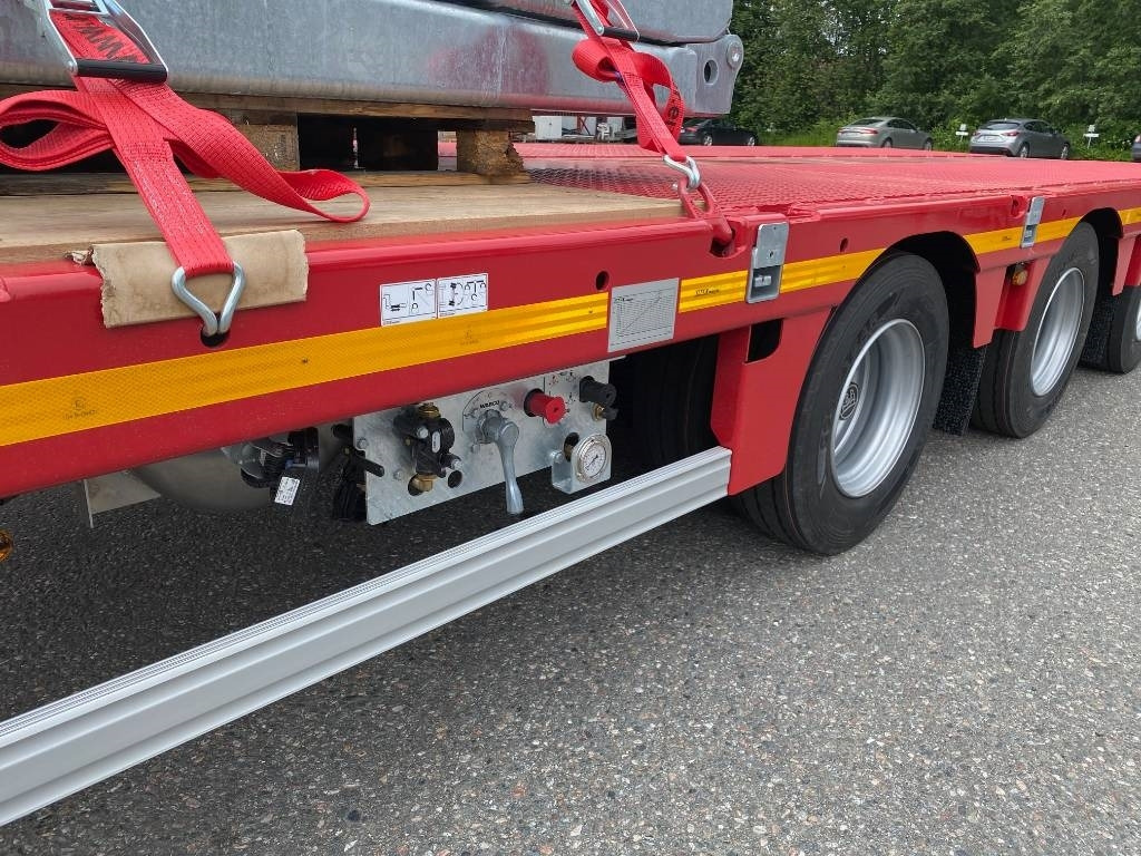 Faymonville Max Trailer, Max100 4AU - Низкорамный полуприцеп: фото 4 Faymonville Max Trailer, Max100 4AU - Низкорамный полуприцеп: фото 4