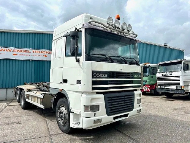 DAF 95.480 XF SPACECAB 6x2 WITH HOOK-ARM SYSTEM (EURO 3 / ZF16 MANUAL GEARBOX / ZF-INTARDER / STEEL-/AIR SUSPENSION / AIRCONDITIONIN - Крюковой мультилифт: фото 2 DAF 95.480 XF SPACECAB 6x2 WITH HOOK-ARM SYSTEM (EURO 3 / ZF16 MANUAL GEARBOX / ZF-INTARDER / STEEL-/AIR SUSPENSION / AIRCONDITIONIN - Крюковой мультилифт: фото 2