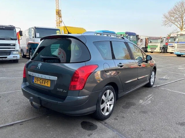 Peugeot 308 SW 5-DOORS HATCHBACK / MPV (APK/TUV 01-2026 / 6 GEARS MANUAL GEARBOX / AIRCONDITIONING / PANORAMA / ELECTRIACAL PACKAGE / ETC.) - Легковой автомобиль: фото 3 Peugeot 308 SW 5-DOORS HATCHBACK / MPV (APK/TUV 01-2026 / 6 GEARS MANUAL GEARBOX / AIRCONDITIONING / PANORAMA / ELECTRIACAL PACKAGE / ETC.) - Легковой автомобиль: фото 3