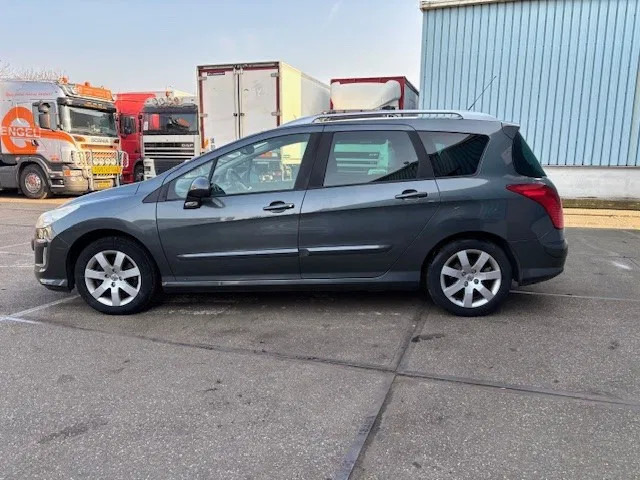 Peugeot 308 SW 5-DOORS HATCHBACK / MPV (APK/TUV 01-2026 / 6 GEARS MANUAL GEARBOX / AIRCONDITIONING / PANORAMA / ELECTRIACAL PACKAGE / ETC.) - Легковой автомобиль: фото 5 Peugeot 308 SW 5-DOORS HATCHBACK / MPV (APK/TUV 01-2026 / 6 GEARS MANUAL GEARBOX / AIRCONDITIONING / PANORAMA / ELECTRIACAL PACKAGE / ETC.) - Легковой автомобиль: фото 5