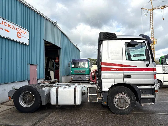 Mercedes-Benz Actros 1843 LS SLEEPERCAB (MP1) (ZF16 MANUAL GEARBOX / REDUCTION AXLES / AIRCONDITIONING / ETC.) - Тягач: фото 4 Mercedes-Benz Actros 1843 LS SLEEPERCAB (MP1) (ZF16 MANUAL GEARBOX / REDUCTION AXLES / AIRCONDITIONING / ETC.) - Тягач: фото 4