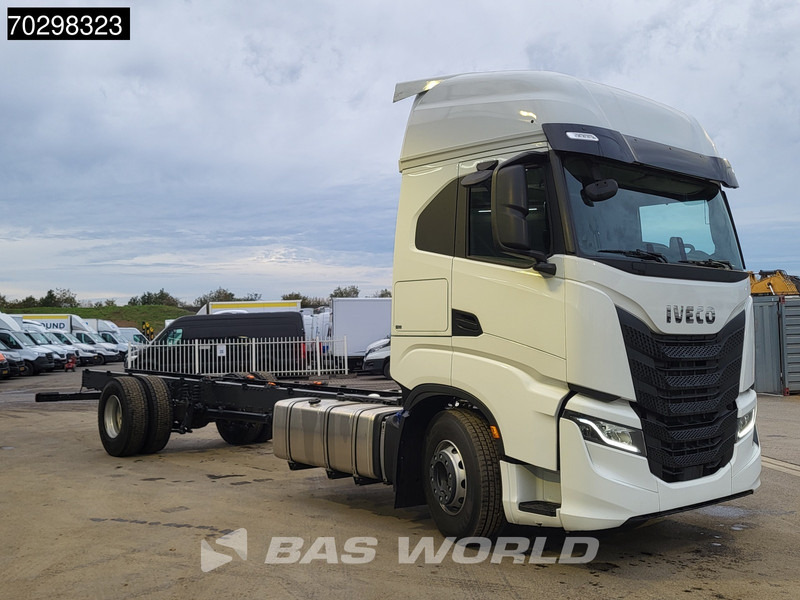 Iveco S-Way 420 4X2 NEW! Chassis, Automatic Standklima 2xTanks Euro 6 - Грузовик-шасси: фото 3 Iveco S-Way 420 4X2 NEW! Chassis, Automatic Standklima 2xTanks Euro 6 - Грузовик-шасси: фото 3