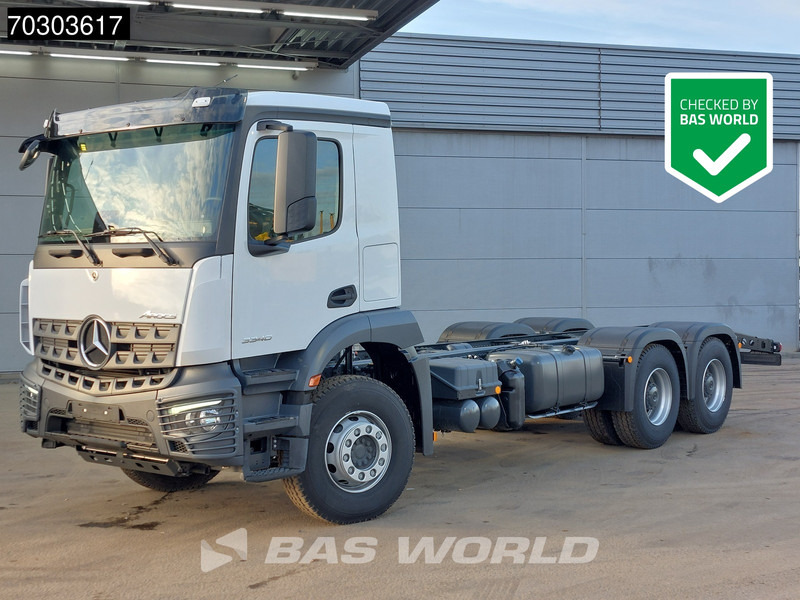 Mercedes-Benz Arocs 3340 6X4 NEW EURO 5 Chassis Steel Suspension Big-Axle Automatic - Грузовик-шасси: фото 1 Mercedes-Benz Arocs 3340 6X4 NEW EURO 5 Chassis Steel Suspension Big-Axle Automatic - Грузовик-шасси: фото 1