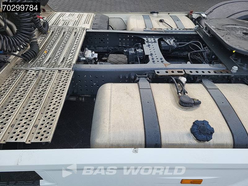 Mercedes-Benz Actros 1842 4X2 StreamSpace Mega Retarder MirrorCam 2xTanks Navi ACC Euro 6 - Тягач: фото 5 Mercedes-Benz Actros 1842 4X2 StreamSpace Mega Retarder MirrorCam 2xTanks Navi ACC Euro 6 - Тягач: фото 5