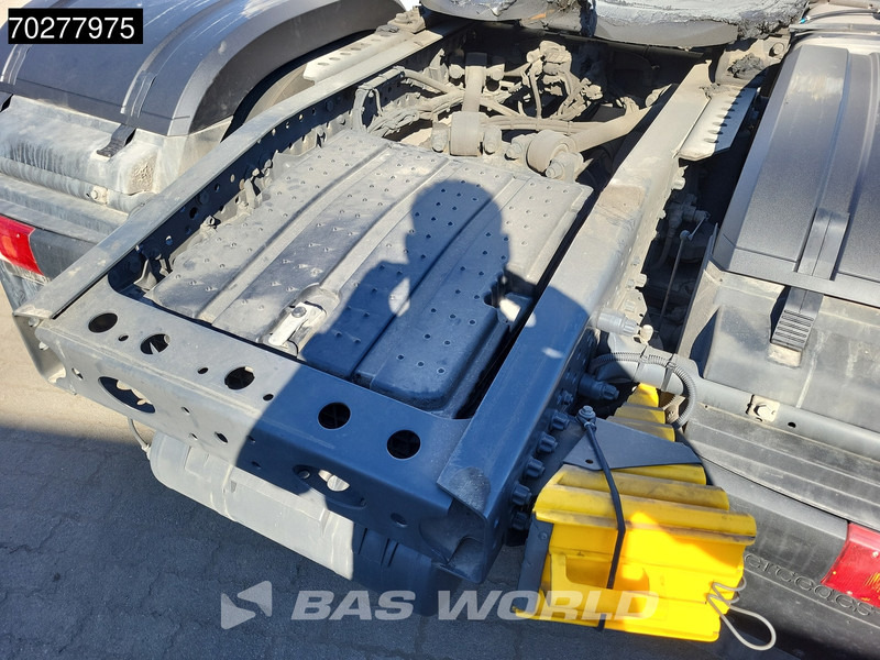 Тягач Mercedes-Benz Actros 1851 Actros 4X2 BigSpace 2x Tanks: фото 8 Тягач Mercedes-Benz Actros 1851 Actros 4X2 BigSpace 2x Tanks: фото 8