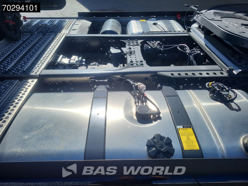 Mercedes-Benz Actros L 1863 4X2 NEW! Retarder Full-Air Leder Standklima 2x Tanks MirrorCam Navi PPC Alcoa's LED Euro 6 - Тягач: фото 5 Mercedes-Benz Actros L 1863 4X2 NEW! Retarder Full-Air Leder Standklima 2x Tanks MirrorCam Navi PPC Alcoa's LED Euro 6 - Тягач: фото 5