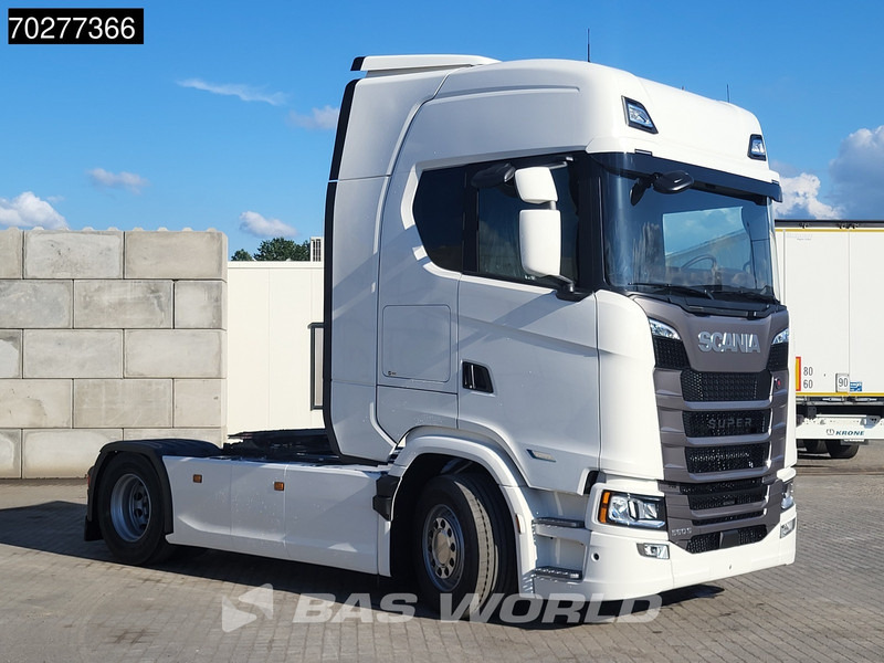 Scania S560 4X2 NEW! Retarder Full-Air 2xTanks Leder Standklima Navi ACC LED - Тягач: фото 3 Scania S560 4X2 NEW! Retarder Full-Air 2xTanks Leder Standklima Navi ACC LED - Тягач: фото 3