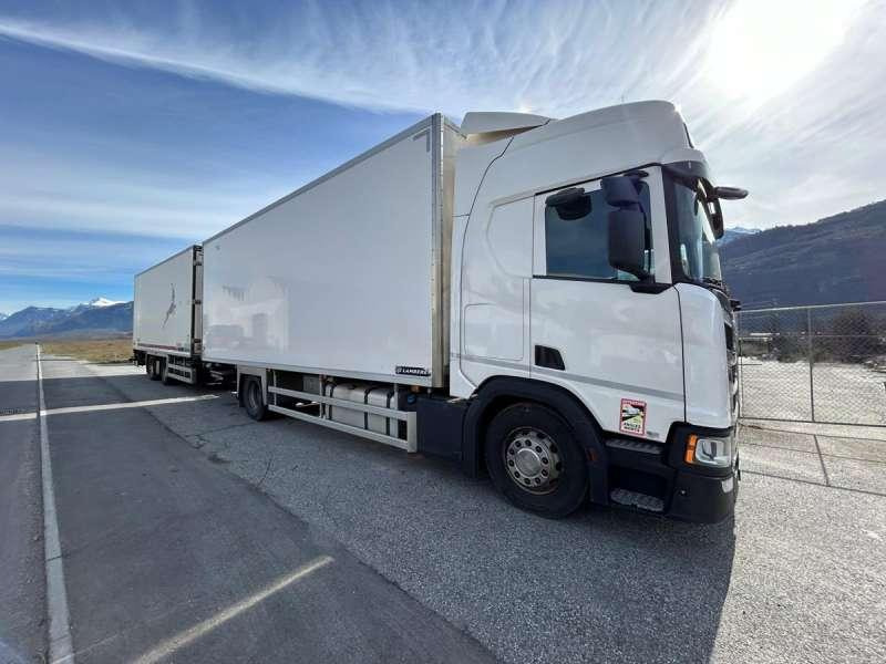 Scania R450 4X2 - Тягач: фото 1 Scania R450 4X2 - Тягач: фото 1