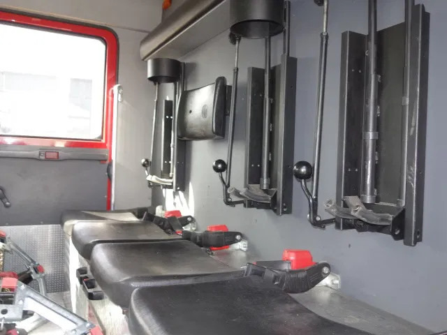Пожарная машина Mercedes-Benz Actros 1831 4X4 ZIEGLER BOMBEROS POMP,2500 L TANK: фото 15 Пожарная машина Mercedes-Benz Actros 1831 4X4 ZIEGLER BOMBEROS POMP,2500 L TANK: фото 15