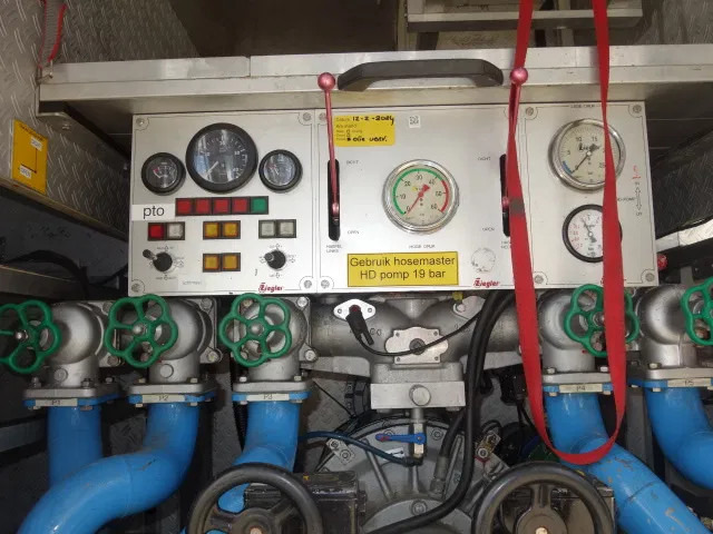 Mercedes-Benz Actros 1831 4X4 ZIEGLER BOMBEROS POMP,2500 L TANK - Пожарная машина: фото 4 Mercedes-Benz Actros 1831 4X4 ZIEGLER BOMBEROS POMP,2500 L TANK - Пожарная машина: фото 4