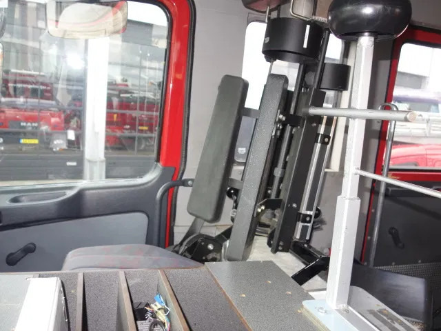 Пожарная машина Mercedes-Benz Actros 1831 4X4 ZIEGLER BOMBEROS POMP,2500 L TANK: фото 11 Пожарная машина Mercedes-Benz Actros 1831 4X4 ZIEGLER BOMBEROS POMP,2500 L TANK: фото 11