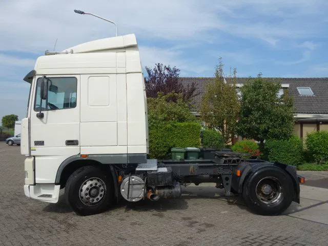 DAF XF 430 EURO3 MANAULE GEAR - Тягач: фото 5 DAF XF 430 EURO3 MANAULE GEAR - Тягач: фото 5