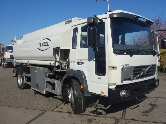Volvo FL 240 PK 12000 LITER STEELSPRINGS - Грузовик-цистерна: фото 1 Volvo FL 240 PK 12000 LITER STEELSPRINGS - Грузовик-цистерна: фото 1