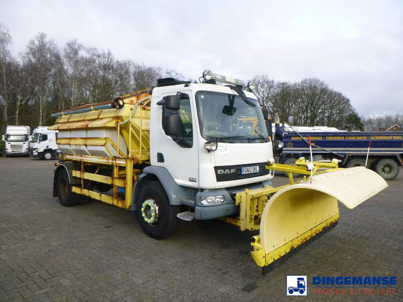 DAF LF 55.220 4X2 RHD salt spreader / gritter - Снегоуборочная машина: фото 2 DAF LF 55.220 4X2 RHD salt spreader / gritter - Снегоуборочная машина: фото 2