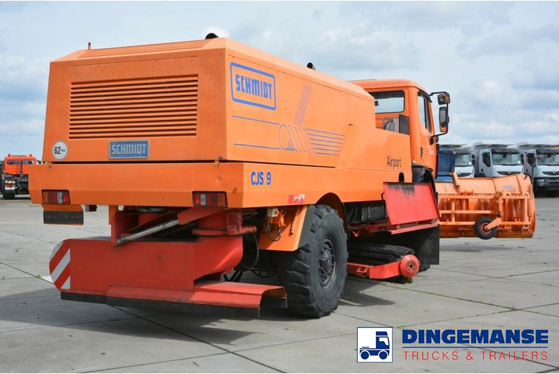 Mercedes-Benz SK 2031 4x4x4 Schmidt CJS9 airport sweeper snow plough - Снегоуборочная машина: фото 3 Mercedes-Benz SK 2031 4x4x4 Schmidt CJS9 airport sweeper snow plough - Снегоуборочная машина: фото 3