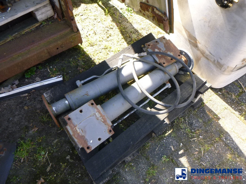 Onbekend 2 Support legs for loading crane - Гидравлический цилиндр: фото 1 Onbekend 2 Support legs for loading crane - Гидравлический цилиндр: фото 1