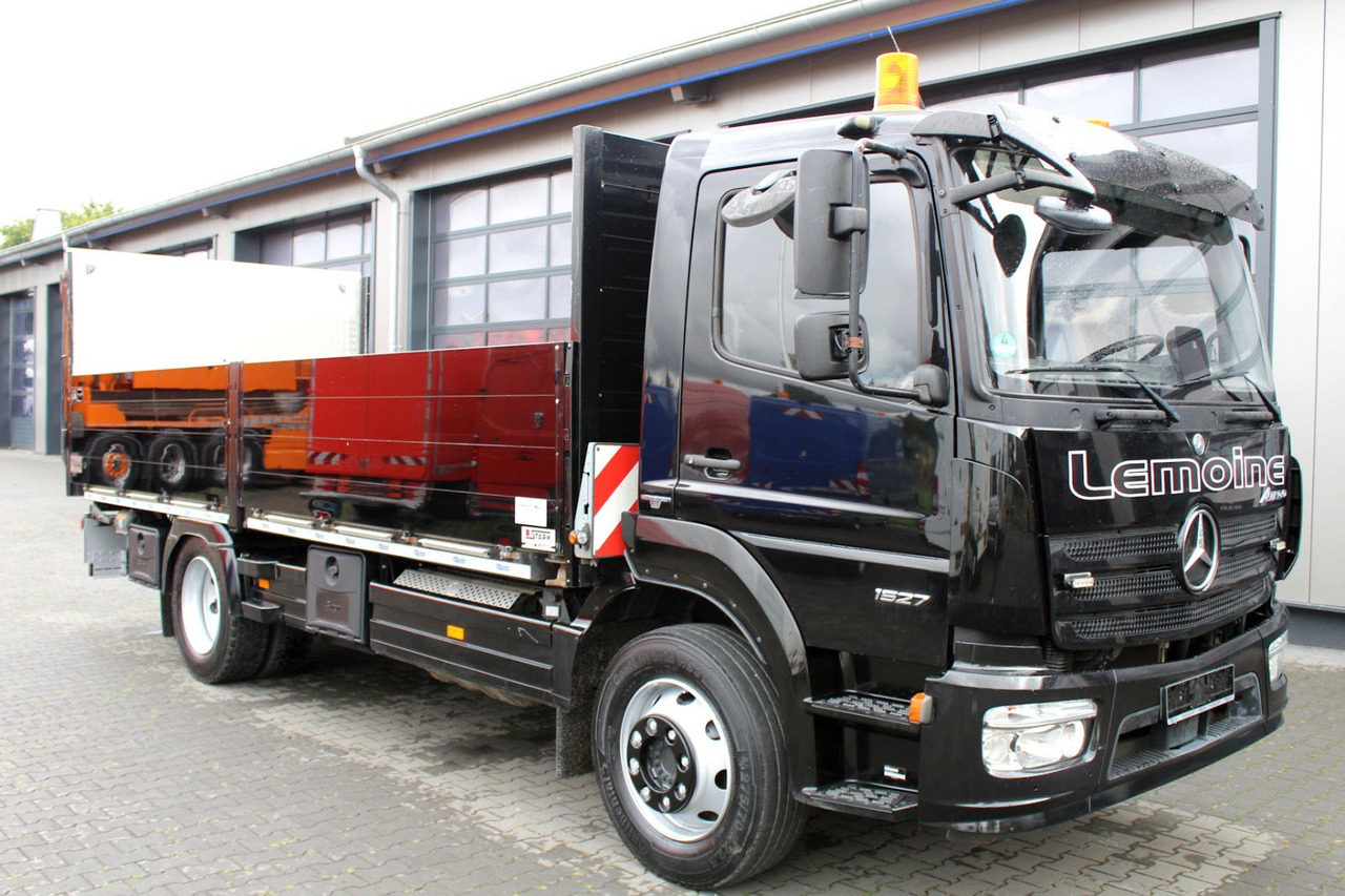Mercedes-Benz Atego 1527 4x2 Pritsche + Ladebordwand - Малотоннажный бортовой грузовик: фото 1 Mercedes-Benz Atego 1527 4x2 Pritsche + Ladebordwand - Малотоннажный бортовой грузовик: фото 1