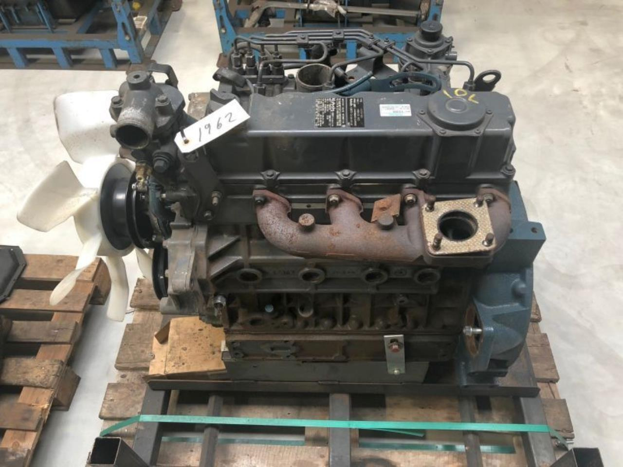 Kubota V3300-EU3 - Двигатель: фото 2 Kubota V3300-EU3 - Двигатель: фото 2