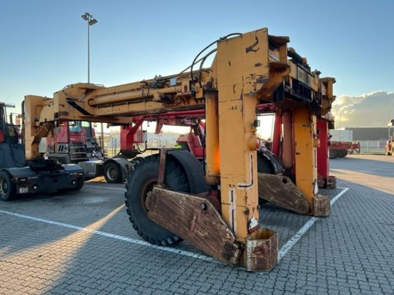 SISU 20-40” - Портовая техника: фото 2 SISU 20-40” - Портовая техника: фото 2