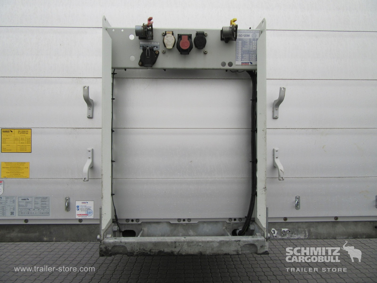 SCHMITZ Auflieger Plateau Standard - Полуприцеп бортовой/ Платформа: фото 2 SCHMITZ Auflieger Plateau Standard - Полуприцеп бортовой/ Платформа: фото 2