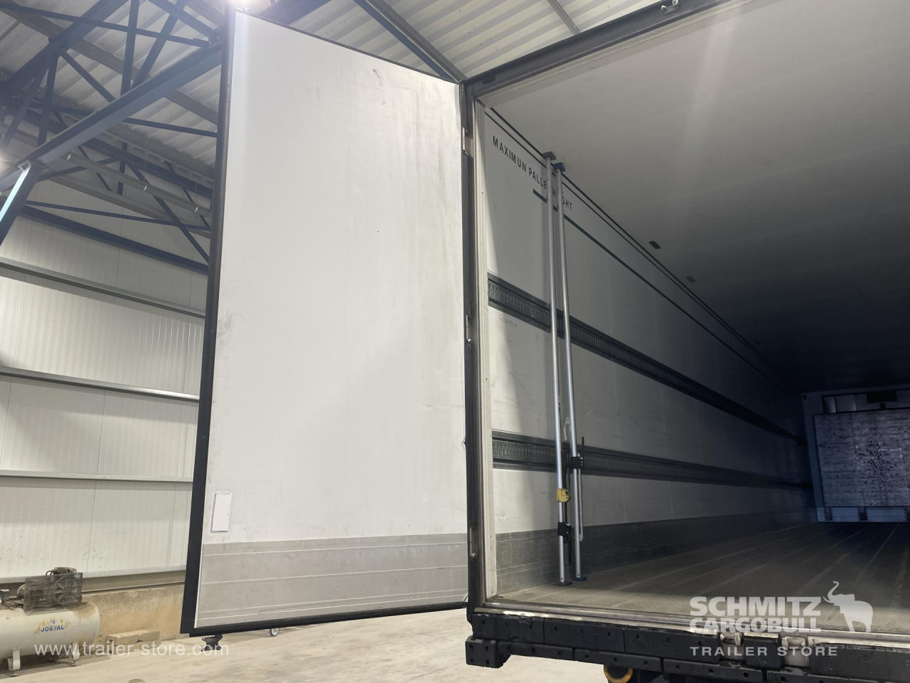 SCHMITZ Remolque Frigo Standard - Прицеп-рефрижератор: фото 2 SCHMITZ Remolque Frigo Standard - Прицеп-рефрижератор: фото 2