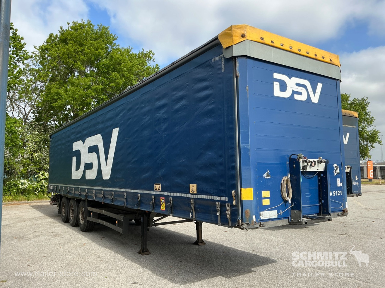 SCHMITZ Curtainsider Standard Taillift - Тентованный полуприцеп: фото 1 SCHMITZ Curtainsider Standard Taillift - Тентованный полуприцеп: фото 1